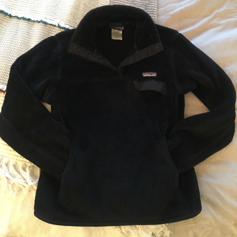 Black Patagonia pullover